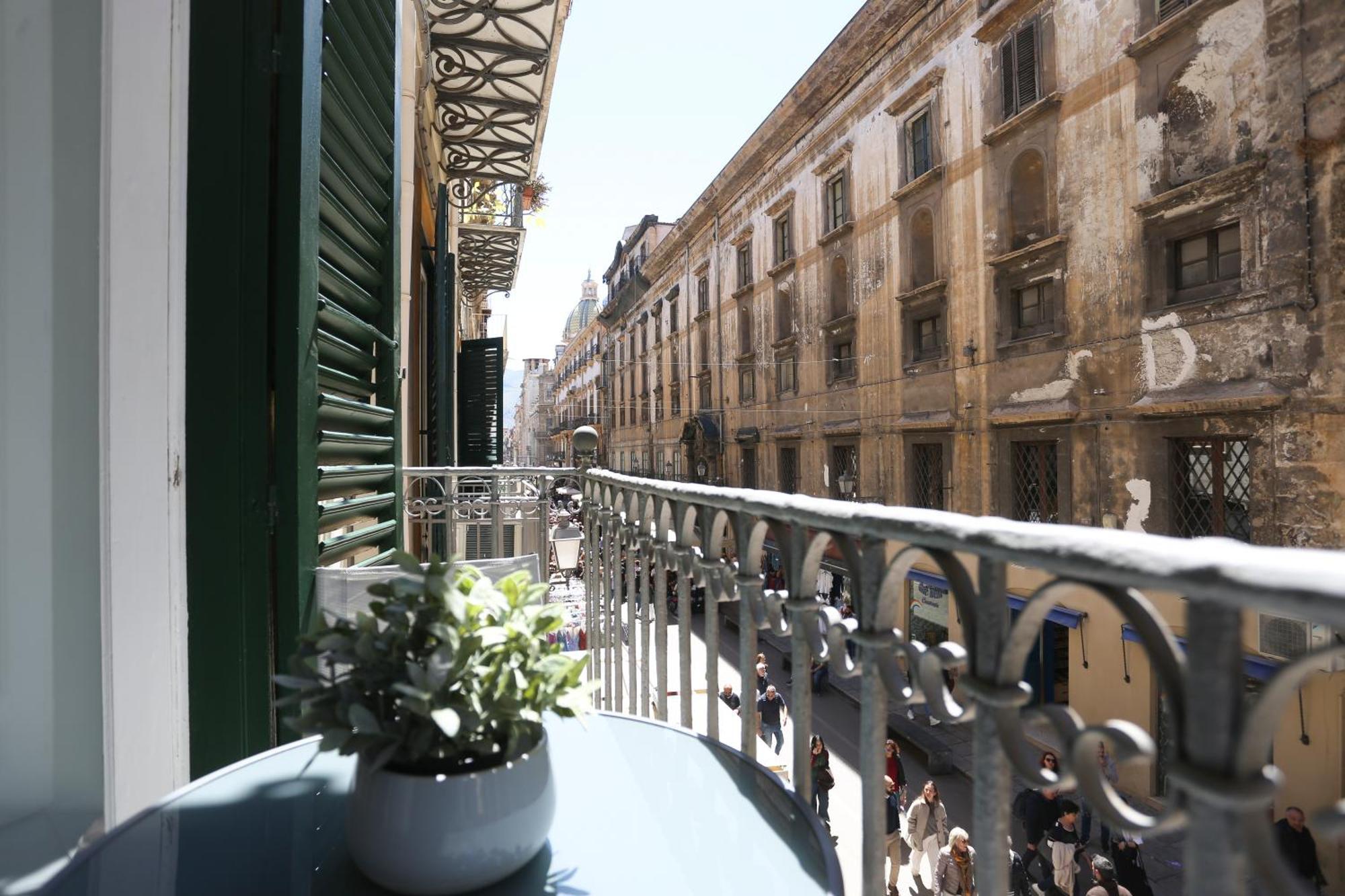 Maqueda View Apartment Palermo Bagian luar foto