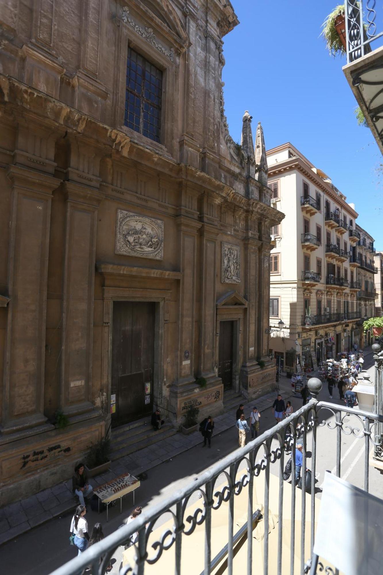 Maqueda View Apartment Palermo Bagian luar foto