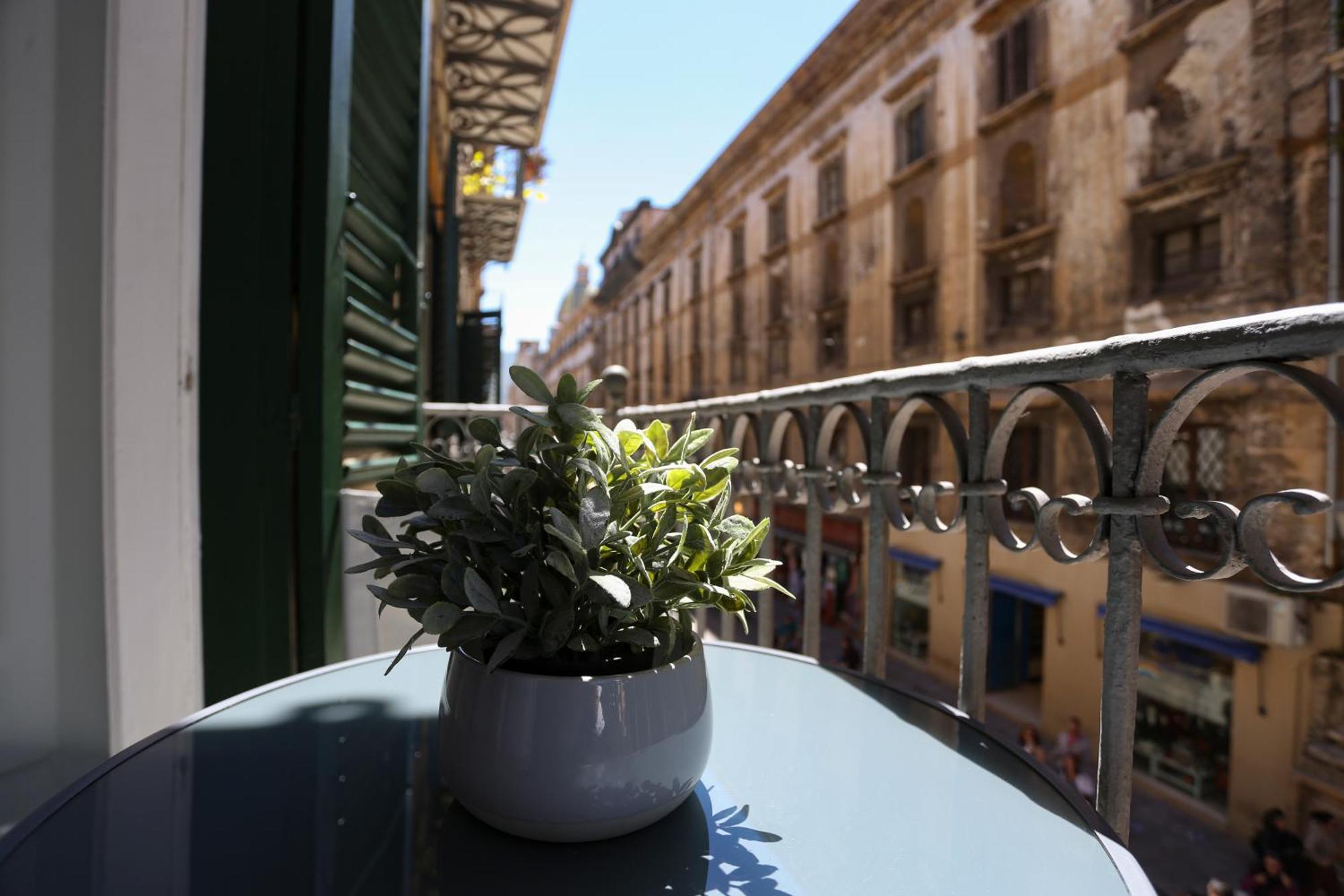 Maqueda View Apartment Palermo Bagian luar foto