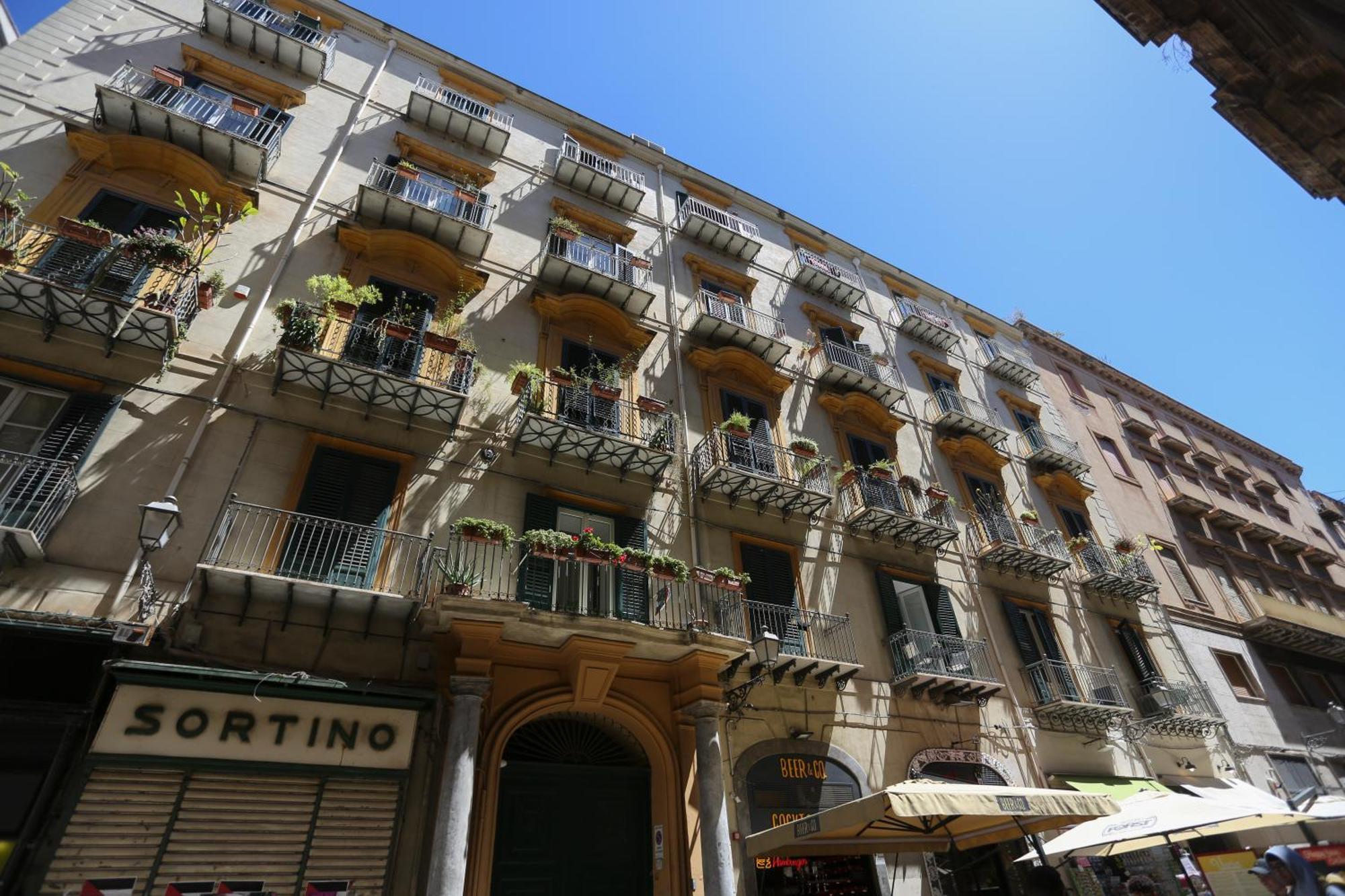 Maqueda View Apartment Palermo Bagian luar foto